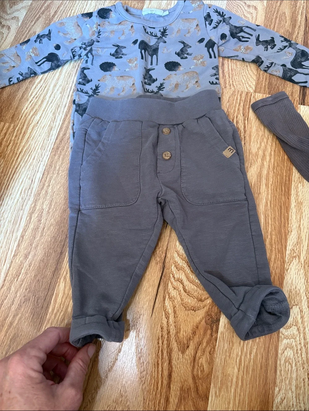 MINYMO 1-3m Neutral Gray Baby Set with Woodland Print